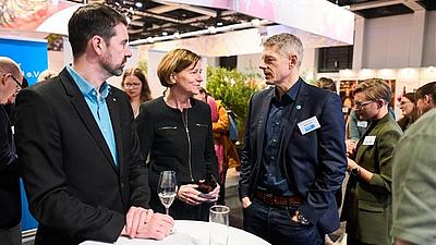 Gespräche am Stand Grüne Woche Berlin.